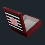 Boîte À Souvenirs Grilles noires et blanches monogrammes et couronne<br><div class="desc">Élégante couronne de fleurs blanches sur des rayures noires et blanches. Accent de cercle rose avec monogramme personnalisable. De nombreuses combinaisons de couleurs sont disponibles mais toutes les couleurs peuvent être demandées. Si vous avez besoin d'aide pour customiser, changer de couleur ou autre chose à l'un de mes designs, contactez...</div>