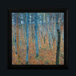 Boîte À Souvenirs Gustav Klimt Beech<br><div class="desc">Il s'agit d'oeuvres de Gustav Klimt, Beech Grove 1, 1902. Les oeuvres d'art dépeignent une forêt dense de grands bouleaux, minces, aux troncs pâles marqués par des lignes verticales foncées. Le feuillage est dépeint dans les tons bleu, vert et jaune, ajoutant un sens de profondeur et de vibrations à la...</div>