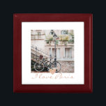 Boîte À Souvenirs I Love Paris Cobblestone Street Bijoux à vélo<br><div class="desc">J'adore les bijoux parisiens ou la boîte cadeau keepsaké avec rue pavée parisienne et vélo,  et un petit coeur rose. Pour ceux qui aiment vraiment Paris. Un souvenir pour ceux qui ont visité Paris,  la ville lumière.</div>