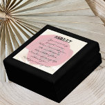 Boîte À Souvenirs Idée de proposition de mariage - Boîte de conserva<br><div class="desc">Vous recherchez une idée unique de mariage ? C'est tout. Cette étonnante boîte à souvenir présente une photo douce d'une rose rouge dans un lit de pétales roses. Vous pouvez personnaliser cette boîte de conservation de la proposition de mariage avec le nom de votre petite amie et votre proposition de...</div>