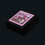 Boîte À Souvenirs Illusion de verre tendu rose Magnolias<br><div class="desc">Élégant rose rose,  magnolias blanc et blanc dans un effet de vitrail. Délicat et gai. Parfait pour les enfants pour stocker bijoux et autres trésors.</div>