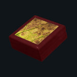 Boîte À Souvenirs Image Macro Terre Jaune et Brown feuille<br><div class="desc">Une image à thème de la nature rustique cool. Macro photo avec une texture terreuse d'une vieille feuille mourante avec des taches brunes tachetées intéressantes. Cette feuille intrigante a encore de la vie dans elle avec des tons dorés et jaunes et des veines vertes vives qui courent à travers son...</div>