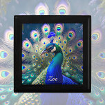 Boîte À Souvenirs Joli paon avec plumage turquoise et or<br><div class="desc">Cette boîte cadeau présente un magnifique design paon dans de magnifiques couleurs turquoise, bleu royal et or. Motif romantique et élégant. Beau et personnalisable cadeau pour toutes occasions. Parfait pour garder des bijoux ou des petits souvenirs, en même temps une décoration agréable pour la coiffeuse et plus encore. Mon idée,...</div>