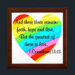 BOÎTE À SOUVENIRS JOLIE CORINTHIANS 13:13 PLANCHER COEUR CONCEPTION<br><div class="desc">Étendre l'amour avec ce joli coeur arc-en-ciel inspirationnel verset 1 Corinthiens 13:13 sur Tee - shirts et cadeaux. Et ces trois-là restent, la foi, l'espoir et l'amour, mais le plus grand d'entre eux est l'amour. Ce 1 Corinthiens coloré 13:13 design fera un don précieux quand la bénédiction que quelqu'un spécial...</div>