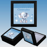 Boîte À Souvenirs Jolie éléphant étoiles ajouter nom bleu gardien<br><div class="desc">Garder boîte cadeau pour les enfants. Personnalisez avec un nom. Avec un joli éléphant,  des pois et des étoiles aux couleurs bleu et blanc.</div>