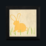 Boîte À Souvenirs Lapin jaune et herbe verte par Chariklia Zarris<br><div class="desc">Des lames d'herbe verte se dressent du sol,  autour d'un lapin jaune dans cette pièce de Chariklia Zarris. Un grand imprimé à placer dans la pépinière d'un enfant,  ou à donner en cadeau à quelqu'un qui aime les lapins!</div>