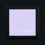 Boîte À Souvenirs Lavande Purple Script Moderne Fille Monogramme Nom<br><div class="desc">Lavande Purple Simple Script Monogramme Nom Bijoux Garde Boîte. Cela fait le cadeau parfait de remise de diplômes,  anniversaire,  mariage,  douche nuptiale,  anniversaire,  baby shower ou bachelorette pour quelqu'un qui aime le luxe glam et les styles chic.</div>