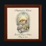 Boîte À Souvenirs Le baptême catholique du christianisme Vintage<br><div class="desc">Il s'agit d'une belle image religieuse catholique traditionnelle représentant l'Esprit Saint et le déversement de l'eau sainte au baptême. Cette belle boîte de baptême peut être customisée en utilisant le modèle fourni.</div>