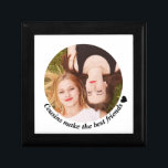Boîte À Souvenirs Les cousins font la meilleure photo d'amis<br><div class="desc">Élégante boîte de conservation de photos personnalisée avec la citation de cousin "Cousins font les meilleurs amis"</div>