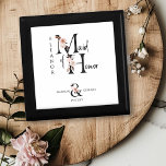 Boîte À Souvenirs LETTRE D'Honneur Florale Boho Mariage Keepsaké<br><div class="desc">Gardez la boîte cadeau pour personnaliser pour votre femme de chambre d'honneur. Maid of Honor est écrit avec des lettres de fleurs boho neutres et des scripts manuscrits. Vous pouvez également ajouter le nom de la mariée et du marié ainsi que la date de leur mariage, qui encadre une esperluette...</div>