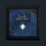 Boîte À Souvenirs Lignes fines Gold Abstrait Mariage Navy Blue ID867<br><div class="desc">Un arrière - plan d'aquarelle dans les tons du bleu royal à la marine est surmonté d'une abstraite de lignes dorées fines et d'effets lumineux scintillants pour créer les pièces de cette belle suite mariage. La boîte de conservation de cadeaux mariage présentée ici présente également un cadre en forme de...</div>