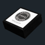 Boîte À Souvenirs Logo d'entreprise Employé Simple promotionnel<br><div class="desc">Créez votre propre boîte cadeau avec votre logo d'entreprise en cliquant sur le bouton "Personnaliser". Redimensionnez, déplacez ou supprimez facilement et ajoutez des éléments et des couleurs de marque pour créer une boîte cadeau unique pour votre entreprise à l'aide de l'outil "Modifier en utilisant l'outil de conception" imbriqué sous le...</div>