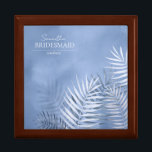 Boîte À Souvenirs Lush Palm Leaf Mariage Bridesmaid Blue ID956<br><div class="desc">Une palette de couleurs tendance dans les tons gris acier au bleu windsor, des cadres géométriques étincelants et d'élégantes mises en scène de design, constituent la base de cette suite mariage passionnante. Que vous planifiez un mariage de destination ou que vous séjourniez à proximité de chez vous, cet ensemble délicat...</div>