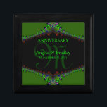 Boîte À Souvenirs Magnifique boîte à cadeaux pour l'anniversaire de<br><div class="desc">La dentelle fractale unique et élégante borde le vert, le violet, le rouge profond et le centre noir - Mariage personnalisé, anniversaire ou fiançailles exquis et élégant. Personnalisez-vous avec les noms, la date d'anniversaire et le monogramme ou les numéros - fait en une magnifique boîte cadeau en bois pour garder...</div>