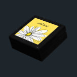 Boîte À Souvenirs Marguerite lunaire jaune et blanc avec texte perso<br><div class="desc">Un morceau d'art zen et fantaisiste,  hipster. Vous pouvez ajouter un nom,  un monogramme ou un autre texte personnalisé. Si vous avez besoin de déplacer l'art autour,  cliquez sur le bouton personnaliser pour apporter des modifications.</div>