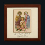 Boîte À Souvenirs Mariage catholique Favoriser la Sainte Famille Élé<br><div class="desc">C'est une belle image catholique traditionnelle de la Sainte Famille,  Jésus,  la Sainte Vierge Marie,  et Saint Joseph.  Tous les textes et polices peuvent être modifiés.</div>