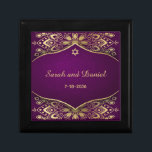 Boîte À Souvenirs Mariage juif boîte à anneau or Mandala sur violet<br><div class="desc">Mandala Gold sur Eggplant Purple avec les noms de la mariée et du marié ainsi que leur date de mariage. La boîte à bijoux est l'endroit parfait pour garder les anneaux mariages avant et pendant la cérémonie, et devient un gardien chéri pour le couple après le mariage. Ces boîtes à...</div>