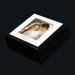 Boîte À Souvenirs Mariage Photo Wood Keepsaké<br><div class="desc">Une élégante boîte de garde en bois laqué mariage photo personnalisée. Remplacez cette photo par votre photo mariage préférée.</div>
