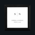 Boîte À Souvenirs Minimal et chic | Monogramme Mariage<br><div class="desc">Cette élégante boîte cadeau de douche mariage moderne ou nuptiale dispose d'un design de texte simple en noir et blanc qui respire le style minimaliste. Ajoutez vos initiales ou votre monogramme pour en faire votre propre.</div>