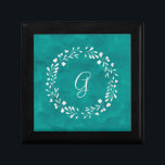 Boîte À Souvenirs Monogramme élégant de la turquoise | avec la<br><div class="desc">Cette boîte élégante de souvenir comporte des riches,  l'arrière - plan de turquoise de regard d'aquarelle avec une guirlande botanique blanche de perle,  et votre initiale au centre.</div>