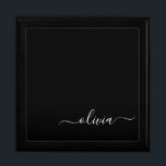 Boîte À Souvenirs Noir Blanc Moderne Minimaliste Élégant Monogramme<br><div class="desc">Découvrez notre collection minimaliste moderne de monogrammes noirs et blancs : Faites preuve de simplicité et de sophistication grâce à nos designs minimalistes, conçus pour élever votre style sans effort. Réalisée avec un oeil attentif pour l'esthétique moderne, cette collection présente des motifs noirs et blancs épurés accentués par des monogrammes...</div>