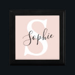Boîte À Souvenirs Nom personnalisé moderne Monogramme Pastel Rose<br><div class="desc">Nom personnalisé moderne Monogramme Pastel Rose</div>