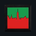 Boîte À Souvenirs NYC Skyline: ESB Christmas Silhouette<br><div class="desc">NYC Skyline : ESB Christmas Silhouette The New York City Skyline avec une silhouette de l'Empire State Building,  Bank of America Tower et plus dans les couleurs festives de Noël rouge et vert 2012 ©NYCisMyMuse Tous droits réservés</div>