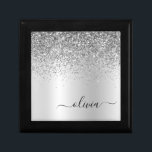 Boîte À Souvenirs Parties scintillant Monogramme Argent Sparkle Girl<br><div class="desc">Argent Faux Foil Parties scintillant à étincelles métalliques brossé Monogramme Nom Bijoux Boîte à saké. Cela fait le cadeau parfait de remise de diplômes,  anniversaire,  mariage,  douche nuptiale,  anniversaire,  baby shower ou bachelorette pour quelqu'un qui aime le luxe glam et les styles chic.</div>