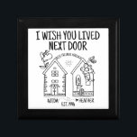 Boîte À Souvenirs Personnalisé Meilleur cadeau d'ami Je souhaite que<br><div class="desc">Vous cherchez un cadeau parfait pour votre meilleur ami? Ne cherchez pas plus loin que notre boîte personnalisée I Wish You Lved Next Door en bois de garde boîte! Ce don unique et sentimental est parfait pour tout ami qui aime se souvenir de ces moments spéciaux passés ensemble. Avec une...</div>