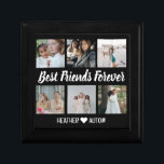 Boîte À Souvenirs Personnalisé Meilleurs amis Grille photo Garde-col<br><div class="desc">Vous cherchez un cadeau parfait pour votre meilleur ami? Ne cherchez pas plus loin que cette personnalisation personnalisée best friends photo grid collkeepsbox! Cette boîte à bijoux de keepsaké est le cadeau parfait pour votre bestie. Ce cadeau unique est parfait pour toute amie qui veut garder tous ses souvenirs préférés...</div>