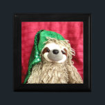 Boîte À Souvenirs Photo personnalisée Sloth Christmas<br><div class="desc">Photo personnalisée Sloth boîte cadeau de Noël. Ajoutez votre propre image. Belle boîte de conservation en bois laqué, avec carreaux en céramique. La boîte à bijoux est en chêne doré, noir ébène, vert émeraude et acajou rouge. Sentez-vous protéger vos bijoux et autres objets de collection. Notre mignonne Sloth de Noël...</div>