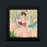 Boîte À Souvenirs Regency de femme victorienne rose<br><div class="desc">Un élégant thème de l'époque victorienne riche d'un magnifique tableau de J. Barrick (1908) et de collage de découpage fleurs,  papillon,  William Morris arrière - plan et tourbillons.</div>