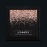 Boîte À Souvenirs Rose Gold Blush Pink Parties scintillant Script Mo<br><div class="desc">Parties scintillant à étincelle noire et Rose Or Blush Rose  Nom du monogramme Boîte à étincelle à bijoux. Cela fait le cadeau parfait de remise de diplômes,  anniversaire,  mariage,  douche nuptiale,  anniversaire,  baby shower ou bachelorette pour quelqu'un qui aime le luxe glam et les styles chic.</div>