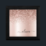 Boîte À Souvenirs Rose Gold - Parties scintillant rose pâle Nom du m<br><div class="desc">Rose Gold - Blush Pink Faux Foil Parties scintillant à étincelles métalliques brossé Monogramme de métal Nom Boîte de conservation de bijoux. Cela fait le cadeau parfait de remise de diplômes, anniversaire, mariage, douche nuptiale, anniversaire, baby shower ou bachelorette pour quelqu'un qui aime le luxe glam et les styles chic....</div>
