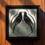 Boîte À Souvenirs Sage Green Mackintosh Black Birds Décor Art Décor<br><div class="desc">Élever votre collection de trésors grâce à notre boîte de conservation inspirée de l'Art Nouveau, élégamment fabriquée en bois laqué et disponible en chêne doré, noir ébène, vert émeraude et acajou rouge. La boîte est ornée d'une oeuvre symétrique distincte de deux oiseaux noirs, inspirée des conceptions visionnaires de Charles Rennie...</div>