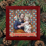 Boîte À Souvenirs Saint Joseph et l'enfant du Christ (DPT 002)<br><div class="desc">Saint Joseph et le Christ Enfant,  gravure colorée à la main à partir d'un imprimé de dévotion gravé et doré en chromolithographie,  publié à l'origine par Dopter,  Paris,  France,  à la mi-fin du 19ème siècle. De la collection privée du designer d'éphémères religieux. Paires avec Madonna et Child (DPT 001).</div>