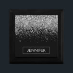 Boîte À Souvenirs Silver Black Parties scintillant Girl Monogramme N<br><div class="desc">Parties scintillant à étincelle noire et argent Monogramme Nom Boîte à étincelle à bijoux. Cela fait le cadeau parfait de remise de diplômes,  anniversaire,  mariage,  douche nuptiale,  anniversaire,  baby shower ou bachelorette pour quelqu'un qui aime le luxe glam et les styles chic.</div>