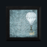 Boîte À Souvenirs Steampunk Handwriting<br><div class="desc">Cette conception comprend un ballon à air chaud Steampunk victorien volant en douceur devant une page arrière - plan de scrapbook remplie d'écriture manuscrite lavée avec des nuances de bleu crépusculaire doux. Ce design serein est apprécié par les hommes et les femmes également, ce qui le rend idéal pour un...</div>