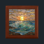 Boîte À Souvenirs Sunrise Ocean Waves Verre tendu Illusion<br><div class="desc">Un beau lever de soleil sur les vagues de l'océan dans un effet d'illusion en vitrail avec des vagues ornées de bijoux. Un cadeau pour tous ceux qui aiment la nature et l'océan. une boîte décorative pour vous table basse,  ou à utiliser pour stocker vos bijoux et trésors.</div>