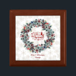 Boîte À Souvenirs 'Tis Season Winter Wreath Christmas Party<br><div class="desc">Design unique avec une aquarelle de couronne d'hiver (baies saintes,  feuillage,  cônes et branches de pin) et une magnifique parties scintillant faux rouge "c'est la saison" typographie avec bougie et ornements.</div>