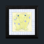 Boîte À Souvenirs Trio de grenouilles sur En vichy tissu<br><div class="desc">Un trio heureux de grenouilles sont les sujets de ce travail de tissu en vichy de Megan Meagher. Attention,  les insectes,  ces grenouilles sont en chasse. Commandez votre exemplaire de cette pièce extraordinaire dès aujourd'hui !</div>