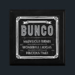 Boîte À Souvenirs Typographie de cru de Bunco<br><div class="desc">L'industrie graphique d'amusement et de typographie vintage de fête de Bunco conçoivent. Bunco a inspiré des caractéristiques d'oeuvre d'art une frontière vintage de style, ruban, embellissements d'ornement, et les mots : Bunco, amis merveilleux, rires merveilleux et périodes précieuses. Les articles de Bunco sont parfaits pour la nuit de Bunco, les...</div>