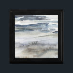 Boîte À Souvenirs Vaporisateur de sel neutre<br><div class="desc">Vaporisateur de sel neutre I de Victoria Borges. Blues et gris se côtoient dans un style aquarelle pour créer de pittoresques collines ondulantes.</div>
