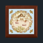 Boîte À Souvenirs Véritable Amour Christian Angel<br><div class="desc">Boîte cadeau True Love Angel par ArtMuvz Illustration. Correspondance des cadeaux et vêtements d'anges personnalisables. Pour personnaliser cliquez sur "personnaliser ce modèle" puis modifiez les champs fournis pour votre cadeau personnalisé. Vous pouvez ajouter votre nom ou ajouter du texte à la place. Customisez cette boîte cadeau d'ange pour la rendre...</div>