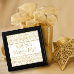 Boîte À Souvenirs Veux-Tu M'Épouser ? Ruban vintage Gold Floral<br><div class="desc">Elégant,  décoratif et festif avec des détails vintages fleuris dorés avec personnalisable Will you Marry Me,  sur arrière - plan blanc qui est également personnalisable. Boîte de conservation parfaite pour anneau fiançailles super spécial.</div>