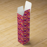 Boite à vin motif de chevron rose violet<br><div class="desc">Boite à vin rose orange violet et jaune de style chevron moderne et brillant. Conçu par Sarah Trett.</div>