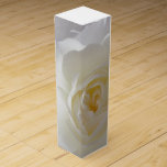 Boite à vin rose blanche Personnaliser boîte à vin<br><div class="desc">Boîte à vin rose blanche Personnalisée Boîtes à Rose or blanc Rose Boîtes à cadeaux Boîtes à bijoux Keepsakes Boîtes à Rose classique Votre nom ici Fleurs d'été Boîtes à vin cadeau Rose personnalisable Mementos pour hommes, femmes, garçons, Filles Jour Roses blanches Boîtes à vin Cliquez sur "Customiser" pour ajouter...</div>
