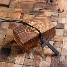 Boîte cadeau gravée avec collier Croix Noire