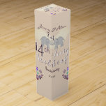 Boite Cadeau Pour Bouteille De Vin 14e anniversaire de l'ivoire Mariage Boîte à cadea<br><div class="desc">Vous cherchez la bonne boîte à vin 14e anniversaire mariage? Alors, mes éléphants et mes opales illustrés d'origine pourraient être juste la chose. S'il y a un symbole que vous aimeriez voir illustré sur mesure pour ce cadeau spécial, je suis disponible pour faire exactement cela. Envoyez-moi un message et je...</div>