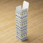 Boite Cadeau Pour Bouteille De Vin Boîte à vin Chanukah Personnaliser<br><div class="desc">Personnalisez en supprimant "Happy Chanukah The Steins' sur la boîte à vin et en utilisant votre message préféré avec un style de police, la couleur et la taille de votre choix. Beaucoup d'outils d'édition de texte, aussi. Amusez-vous ! Merci de vous être arrêté et de faire du shopping. Votre entreprise...</div>
